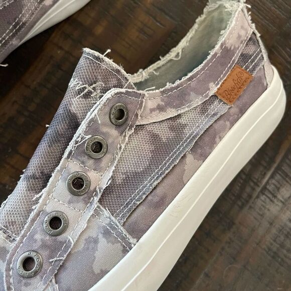 Blowfish Gray Watercolor Play Slip-Ons 8.5 - Picture 3 of 9